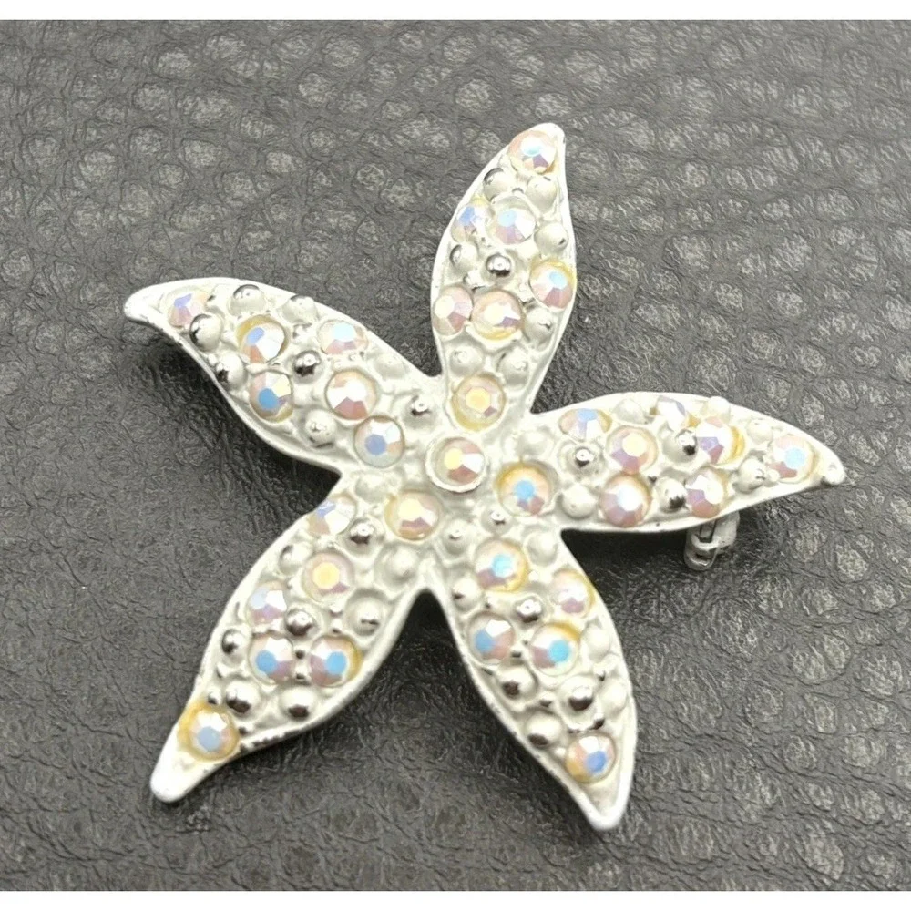 VTG St John Enamel White Starfish Beach Brooch Pin AB AURORA BOREALIS Rhinestone